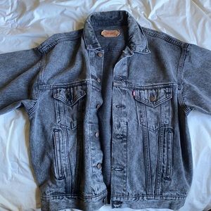 Levi’s men’s black denim trucker jacket